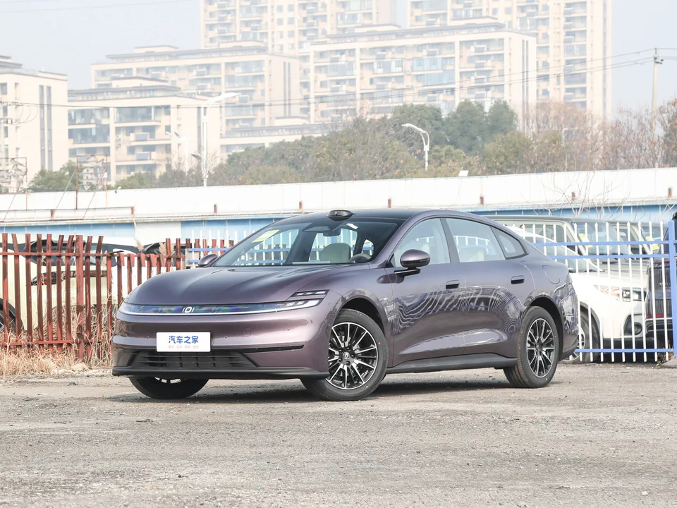 Changan Nevo Qiyuan A06, цвет «фиолетовый «Закат»»